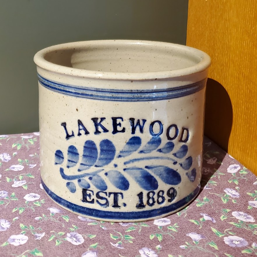 Lakewood pottery 1 quart crock