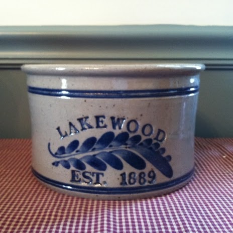 Lakewood pottery, 2 quart crock